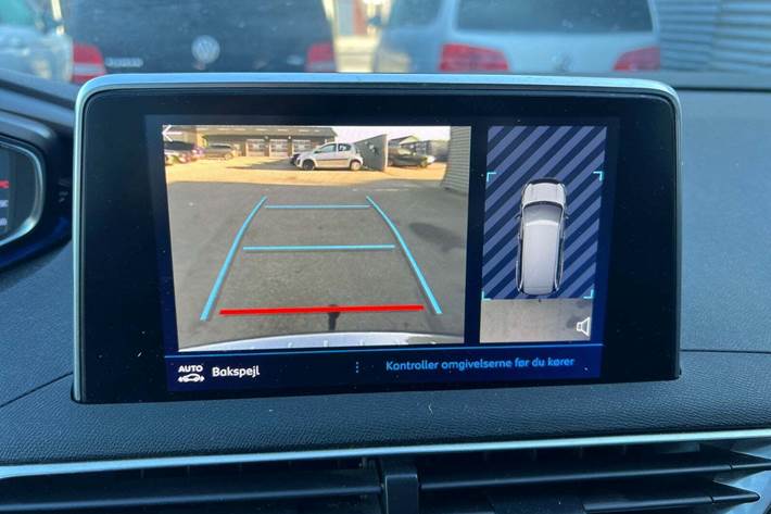 Rød Peugeot 5008 fra 2020