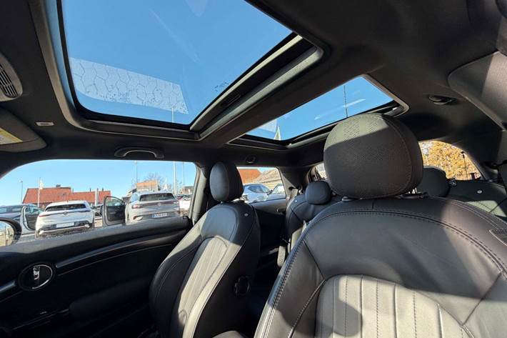 Blå Mini Cooper SE fra 2023