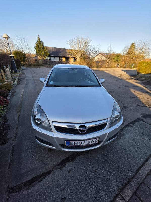 Sølv Opel Opel fra 2005