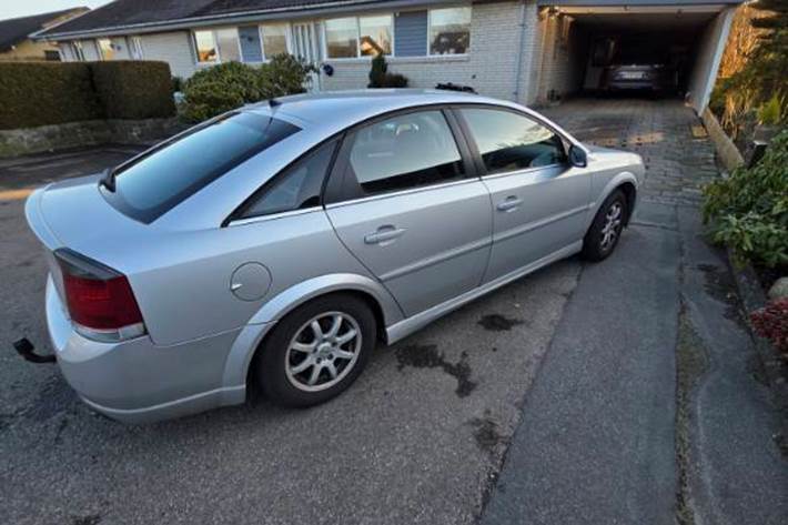 Sølv Opel Opel fra 2005