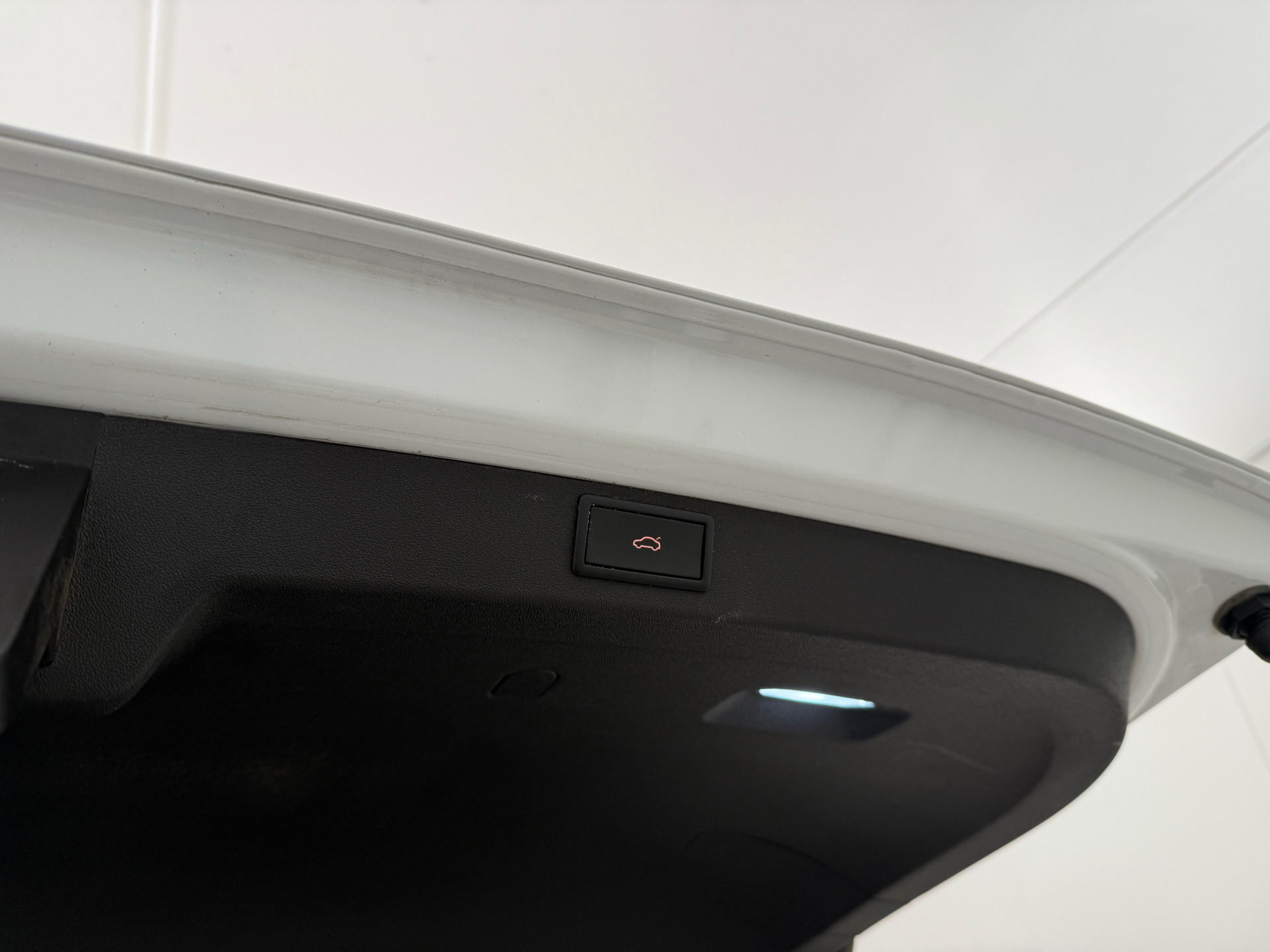 Hvid Skoda Enyaq fra 2023