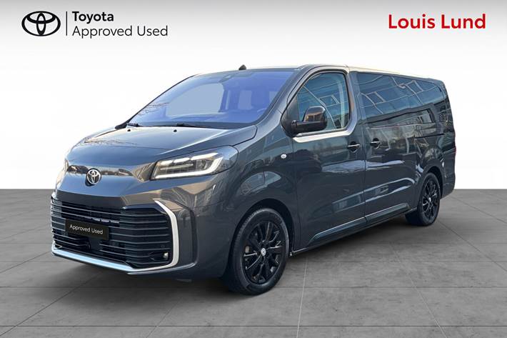 Grå Toyota Proace Verso Electric fra 2024 set udefra