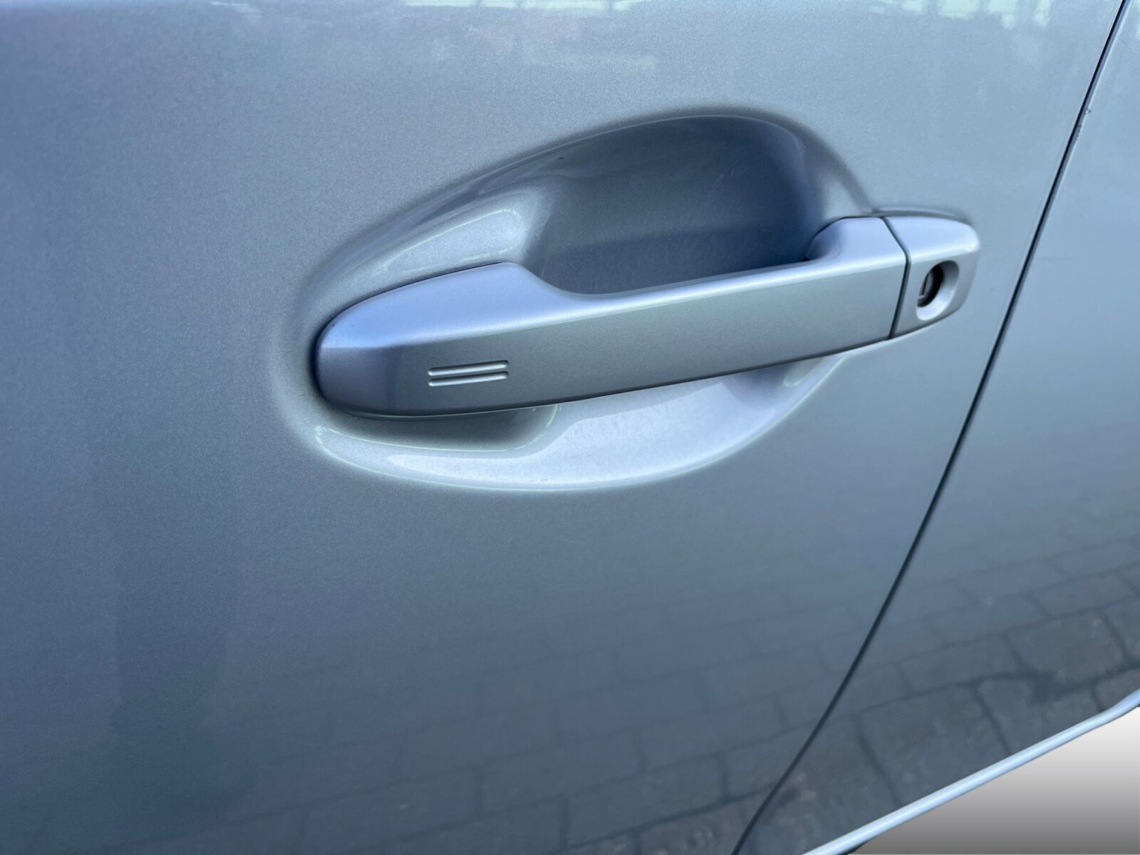 Sølv Toyota Auris fra 2019