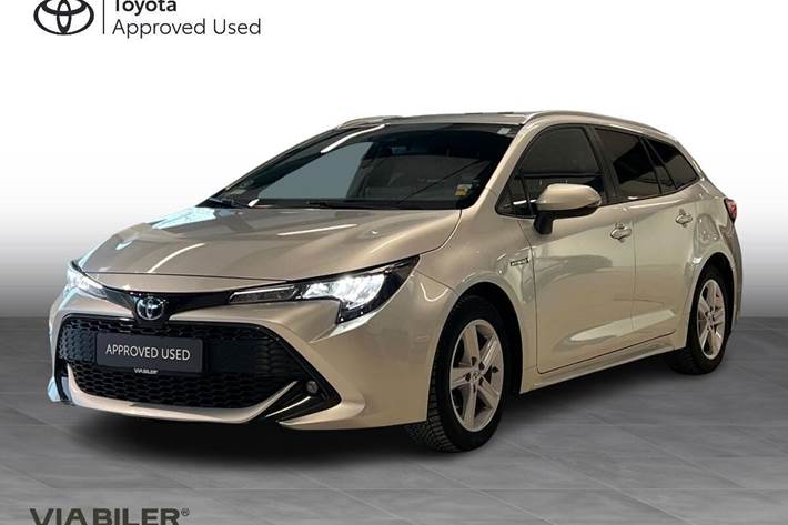Sølv Toyota Corolla fra 2019 set udefra