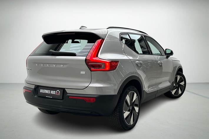Sølv Volvo XC40 fra 2023