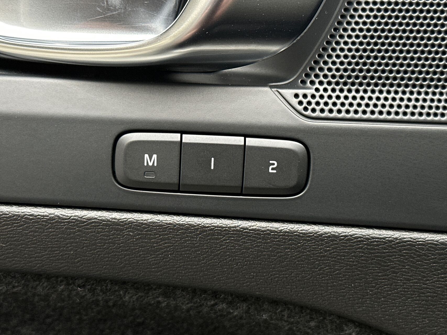 Sølv Volvo XC40 fra 2023