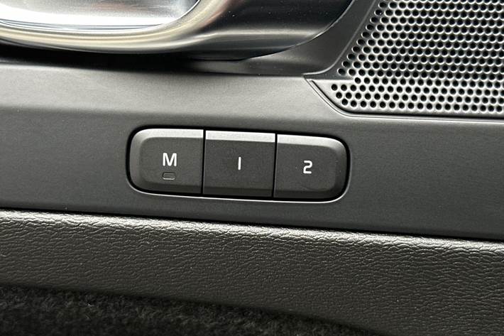 Sølv Volvo XC40 fra 2023