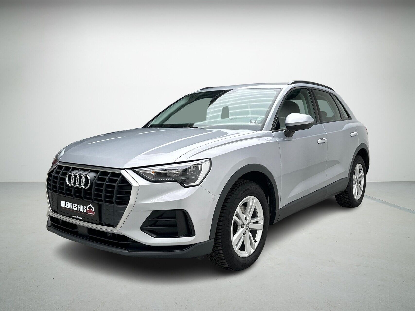 Sølv Audi Q3 fra 2019