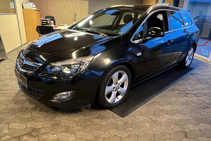 Sort Opel Astra fra 2012