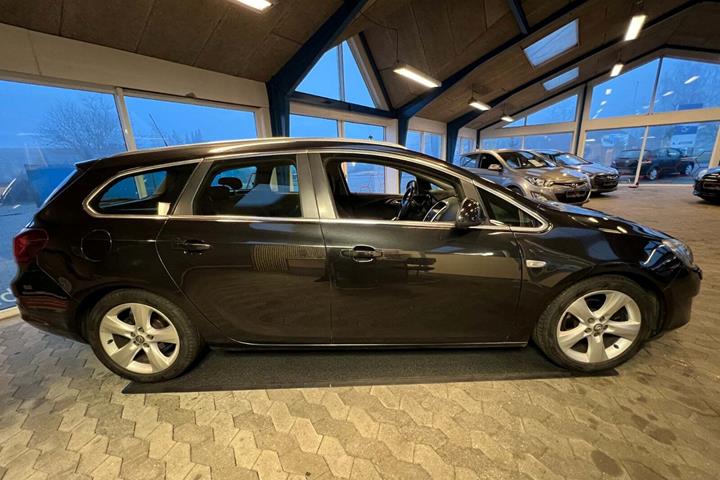 Sort Opel Astra fra 2012