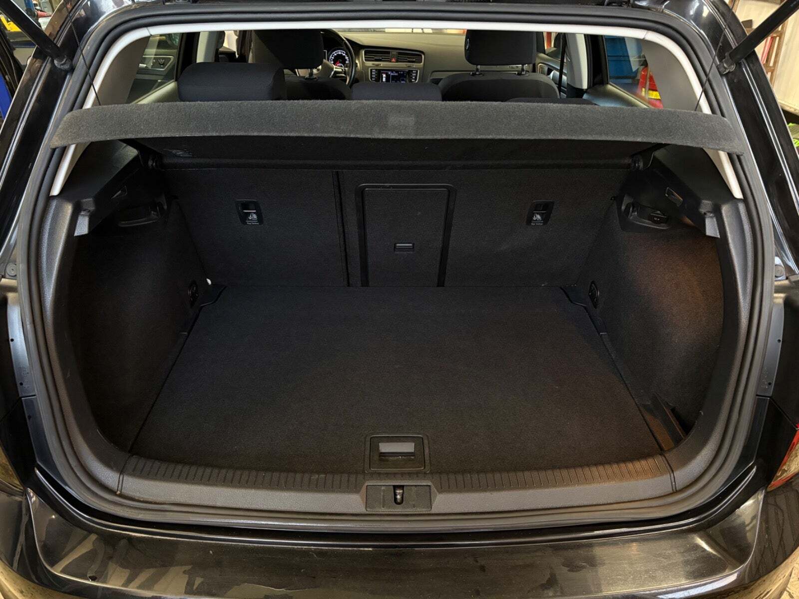 Grøn VW Golf VII fra 2014