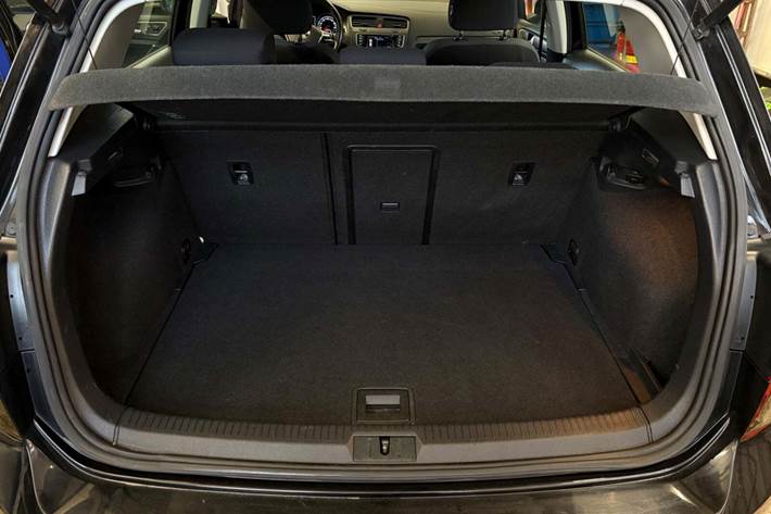 Grøn VW Golf VII fra 2014