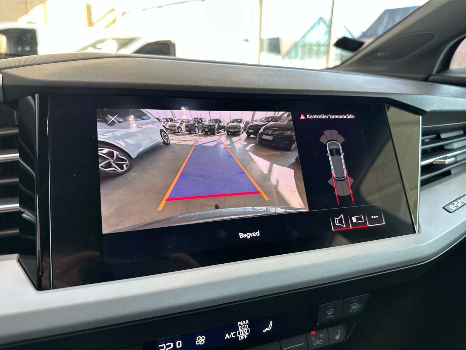 Grå Audi Q4 e-tron fra 2022