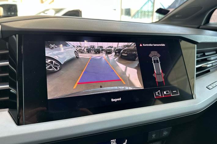 Grå Audi Q4 e-tron fra 2022