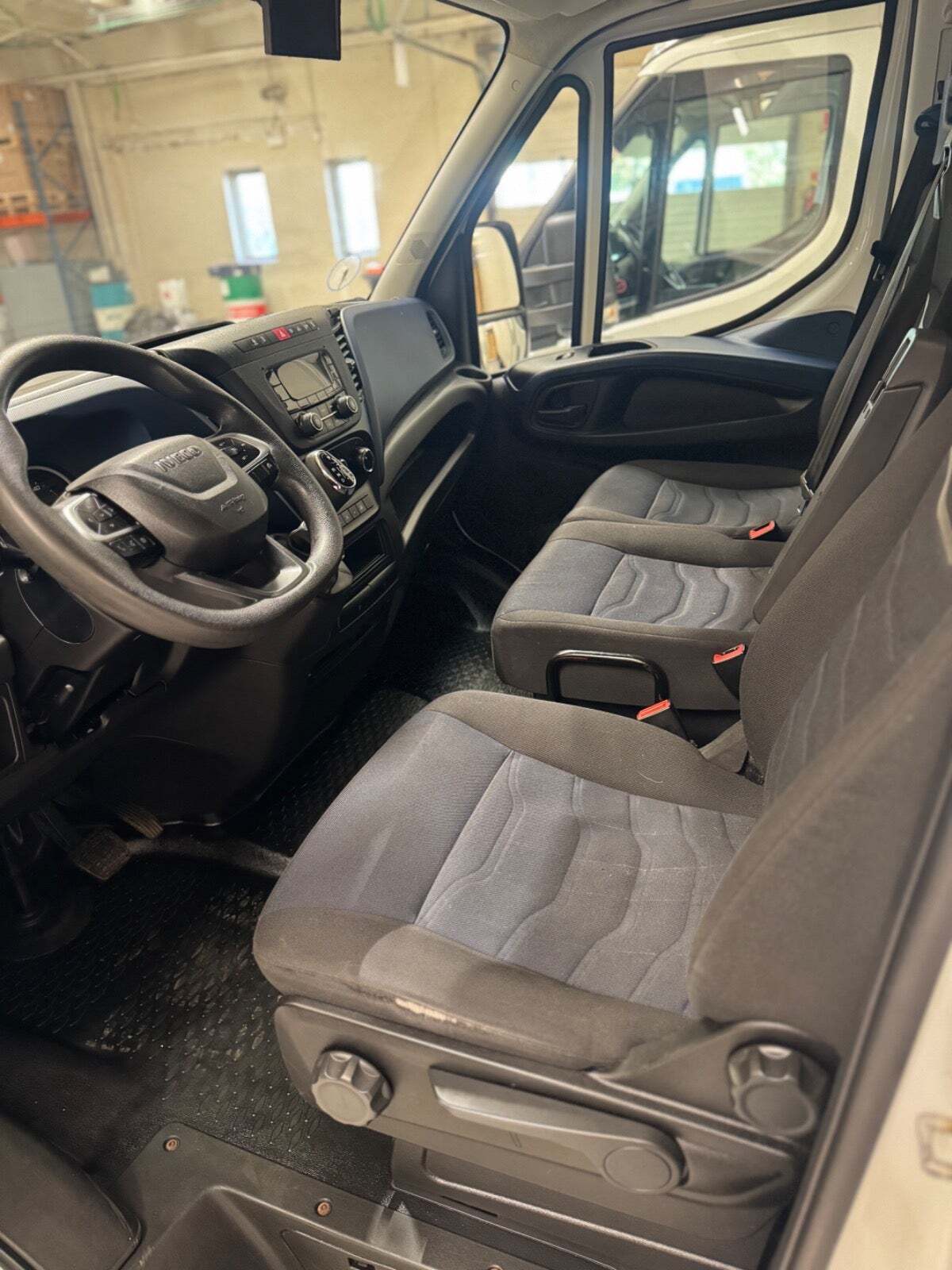 Iveco Daily 2,3 35S14 Alukasse m/lift AG8