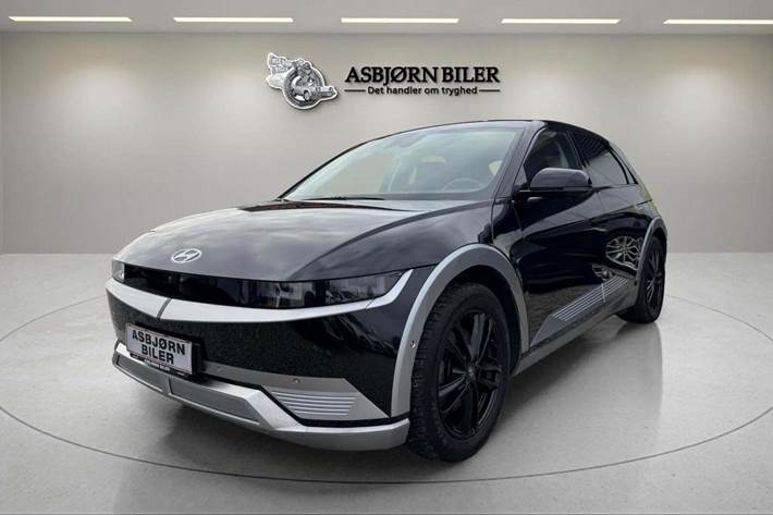 Sort Hyundai Ioniq 5 fra 2023 set udefra