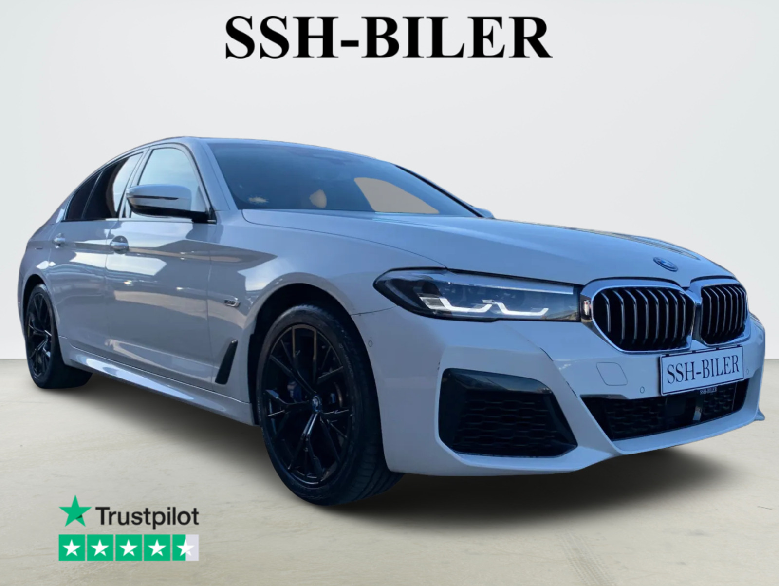 Hvid BMW 545e fra 2023