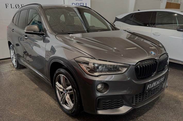 Grå BMW X1 fra 2016 set udefra