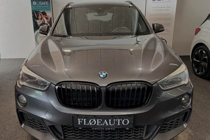 Grå BMW X1 fra 2016