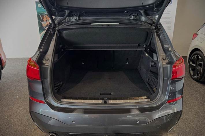 Grå BMW X1 fra 2016