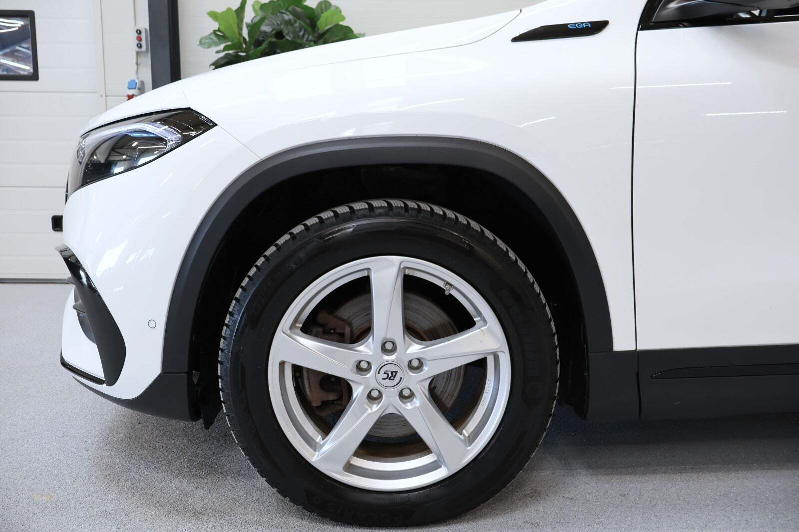 Hvid Mercedes EQA250 fra 2022