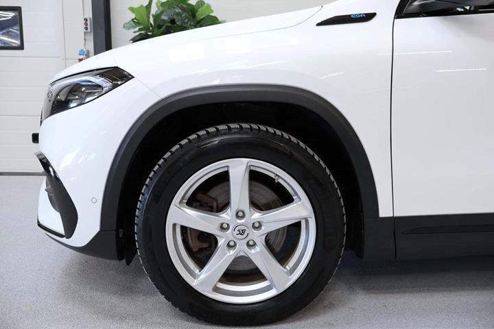 Hvid Mercedes EQA250 fra 2022