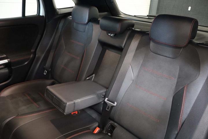 Hvid Mercedes EQA250 fra 2022