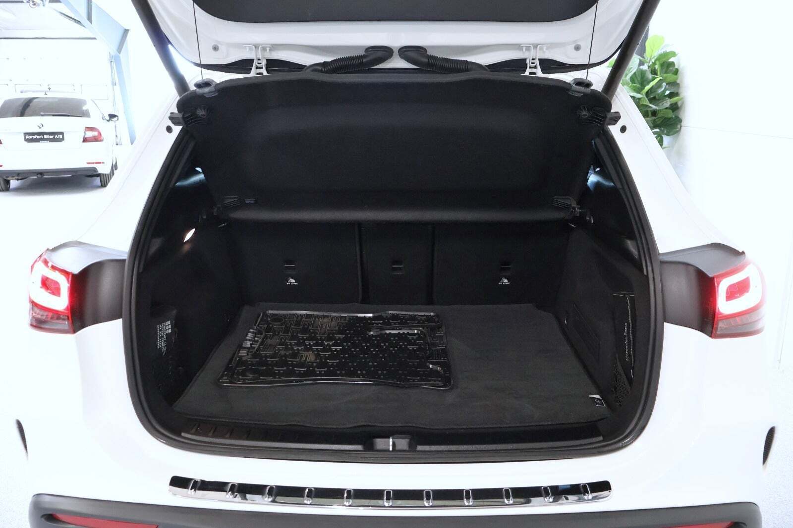 Hvid Mercedes EQA250 fra 2022