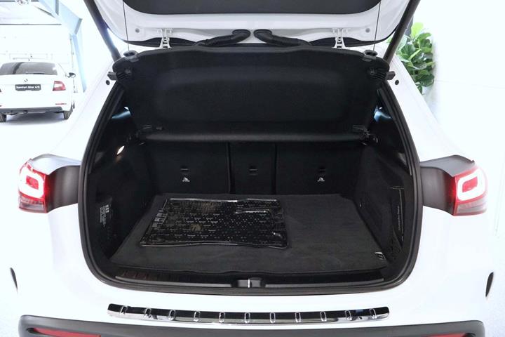 Hvid Mercedes EQA250 fra 2022