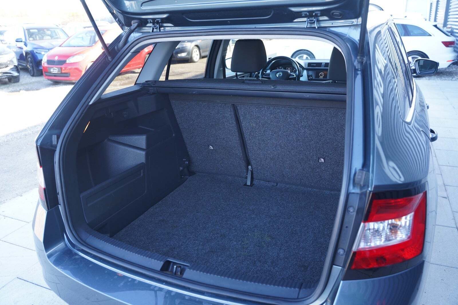 Grå Skoda Fabia fra 2017