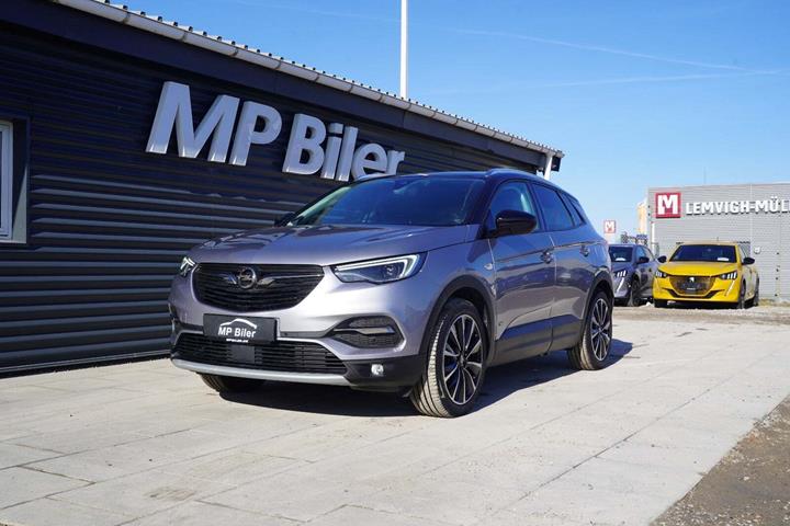 Sølv Opel Grandland X fra 2021 set udefra