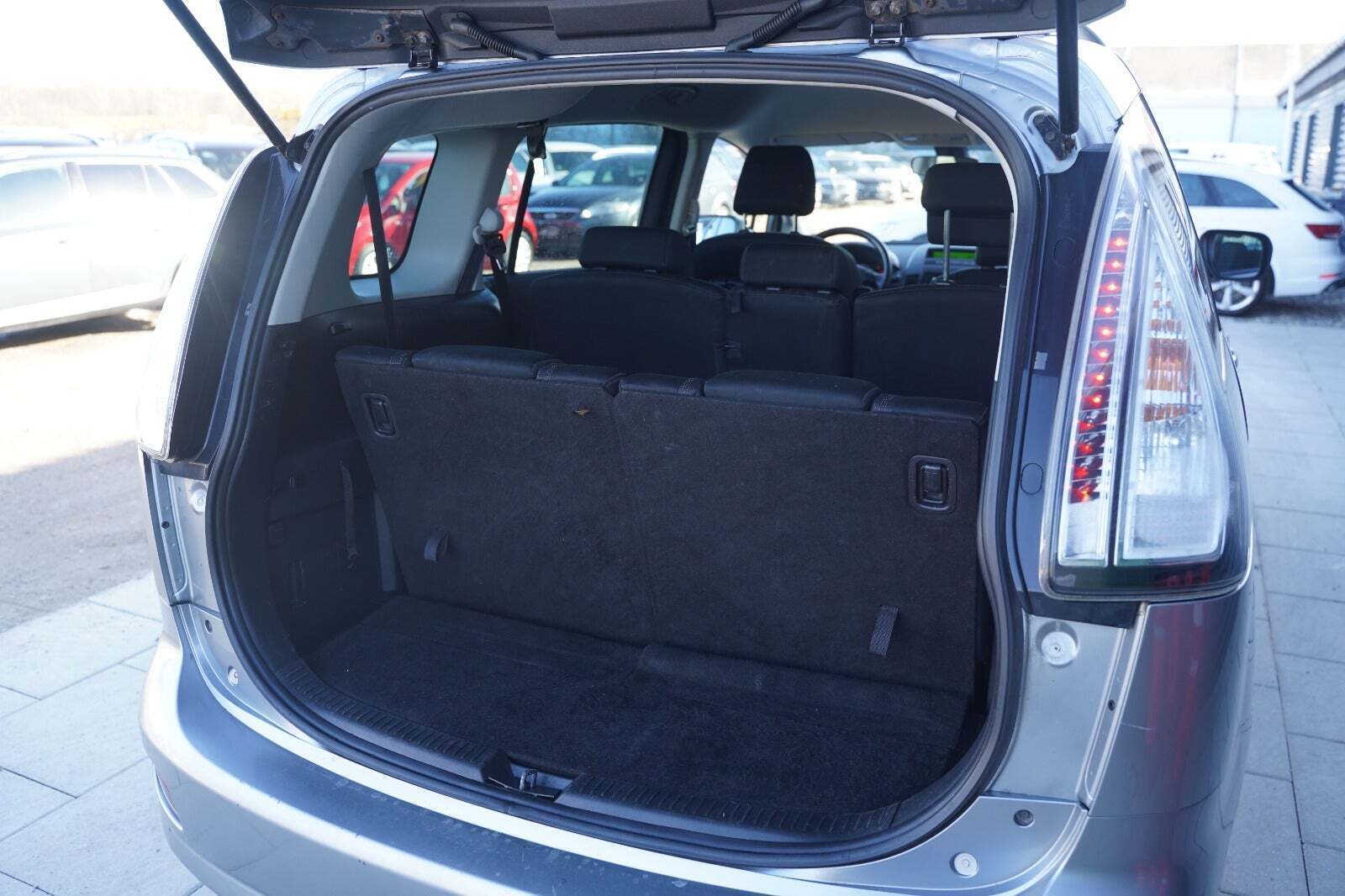 Grå Mazda 5 fra 2010