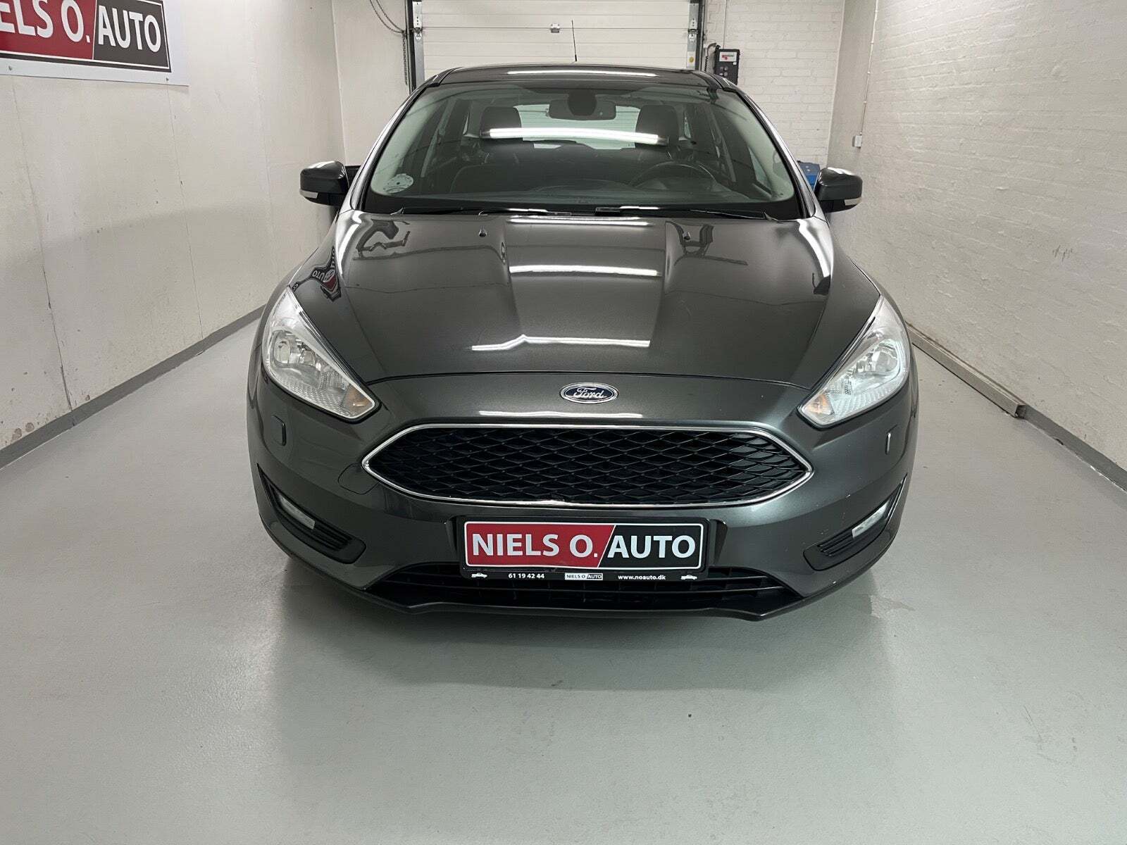 Grå Ford Focus fra 2016