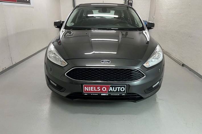 Grå Ford Focus fra 2016