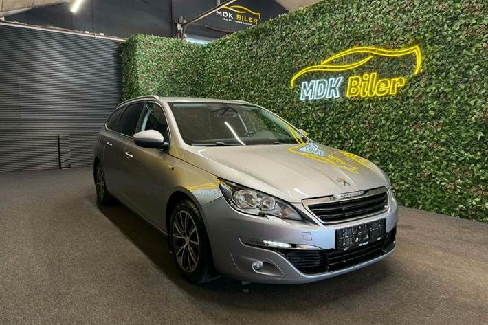 undefined Peugeot 308 fra 2015 set udefra