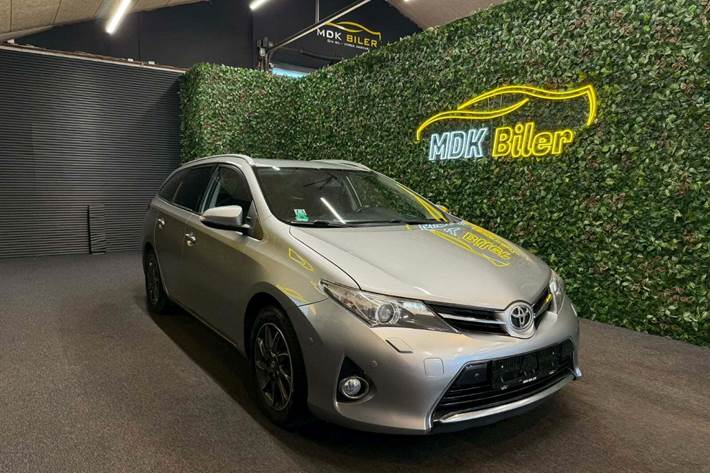 undefined Toyota Auris fra 2013 set udefra