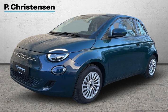 Blå Fiat 500e fra 2023 set udefra