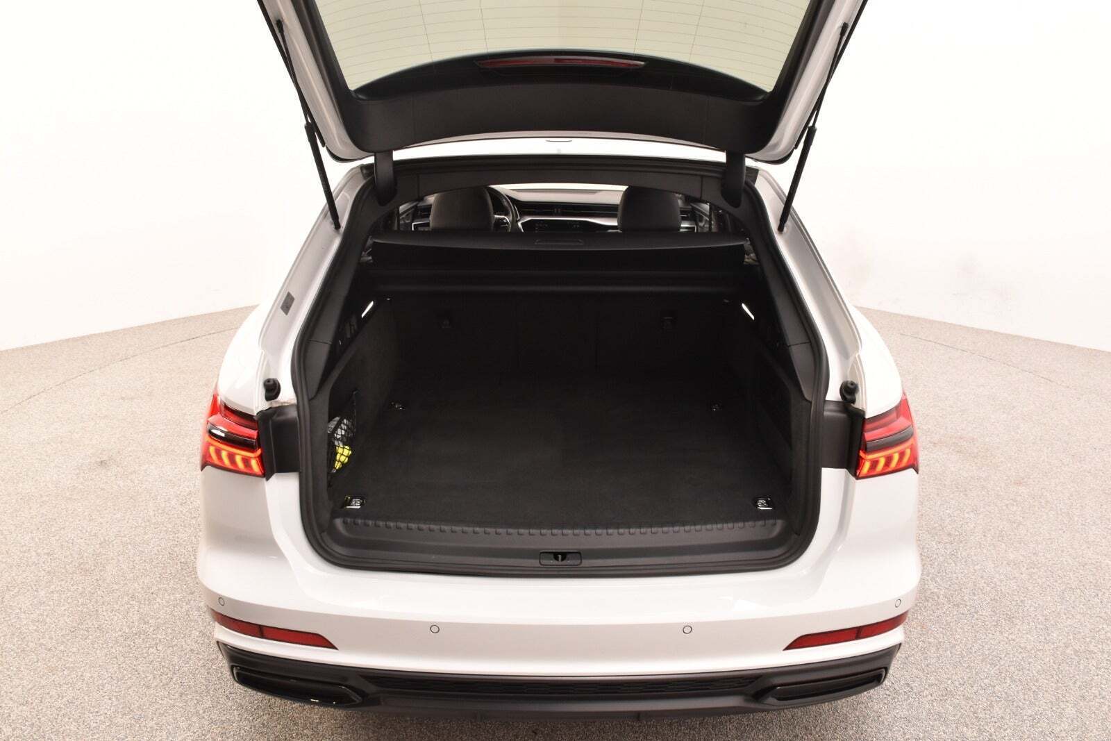 Hvid Audi A6 fra 2021