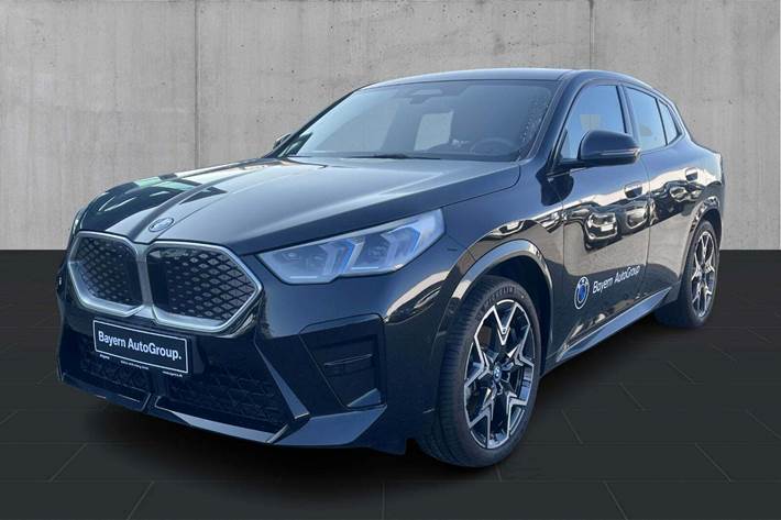 Sort BMW iX2 fra 2024 set udefra