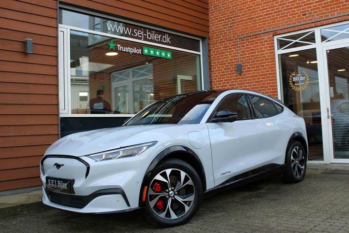 Hvid Ford Mustang Mach-E fra 2023