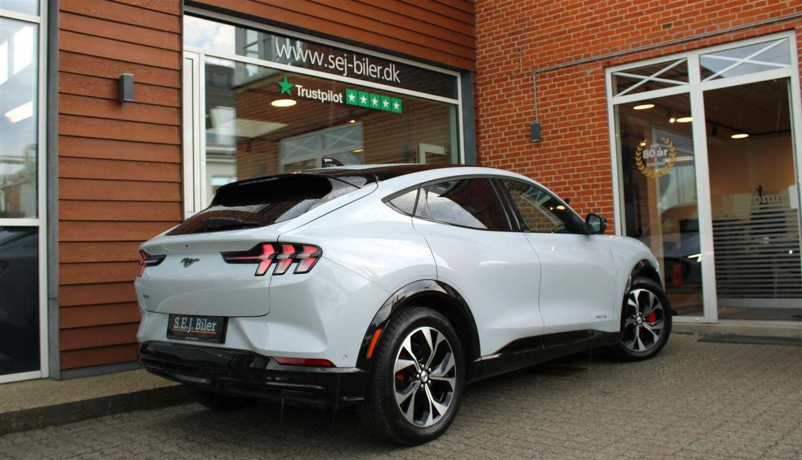 Hvid Ford Mustang Mach-E fra 2023