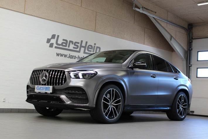 Grøn Mercedes GLE350 de fra 2022 set udefra