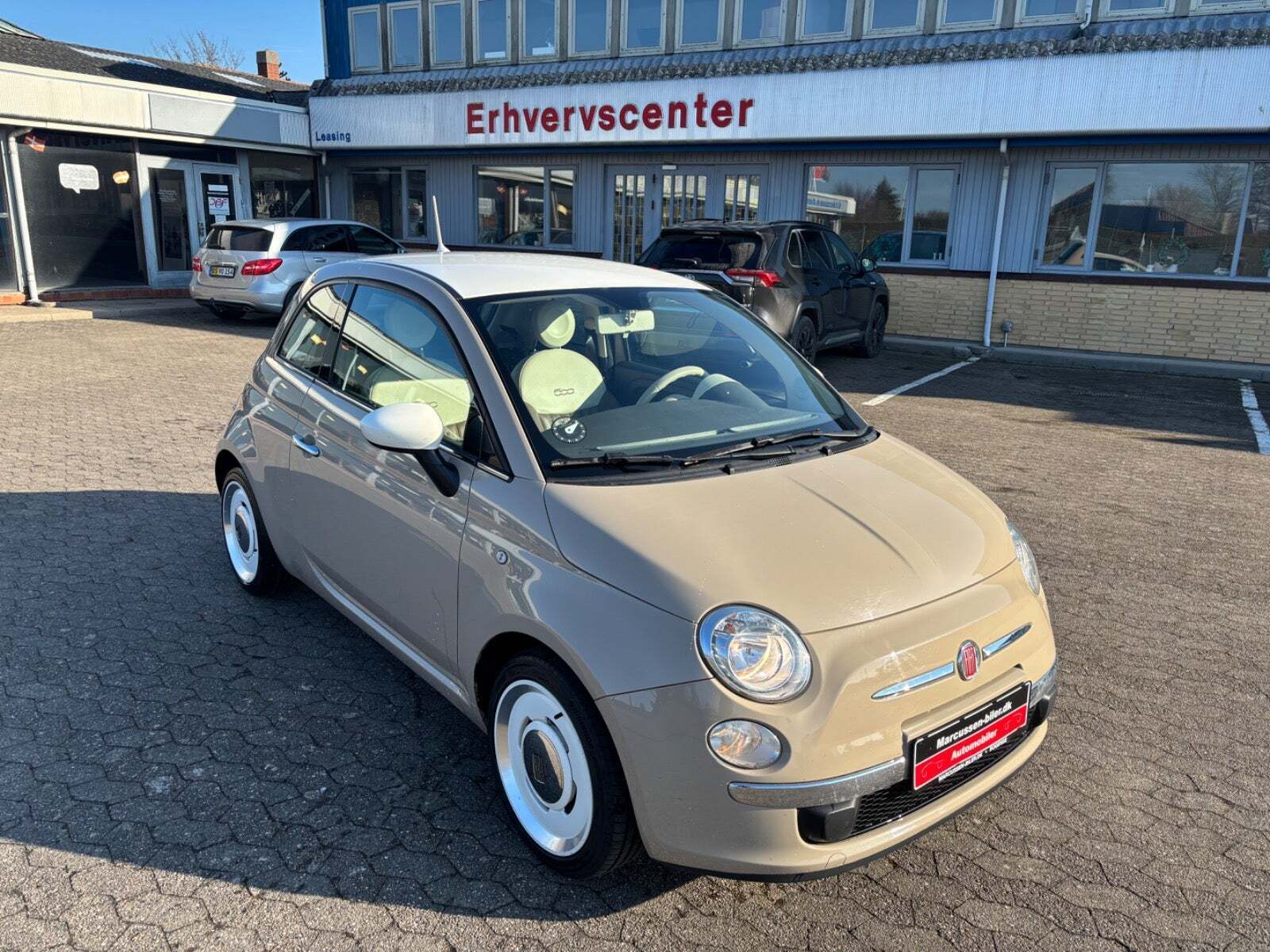 Beige Fiat 500 fra 2014