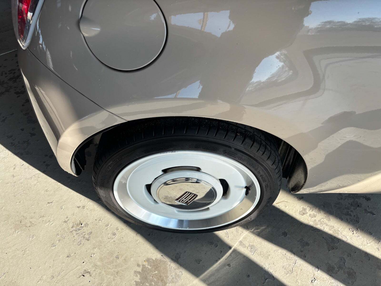 Beige Fiat 500 fra 2014