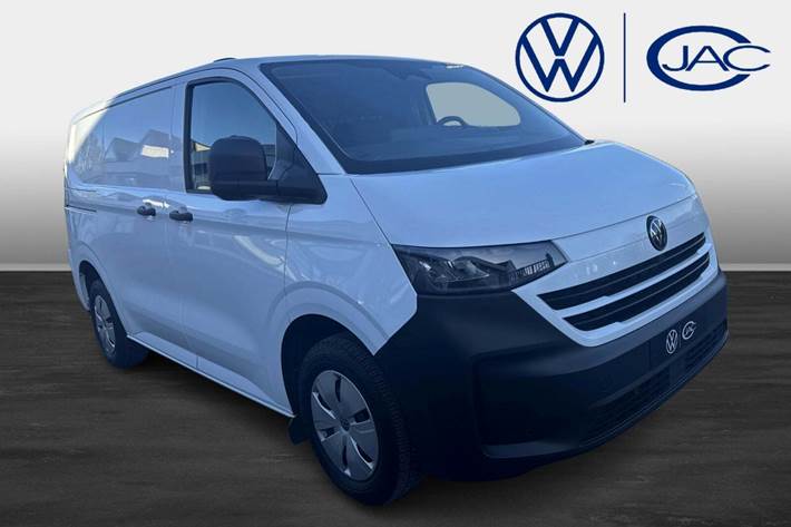 Hvid VW Transporter fra 2025 set udefra
