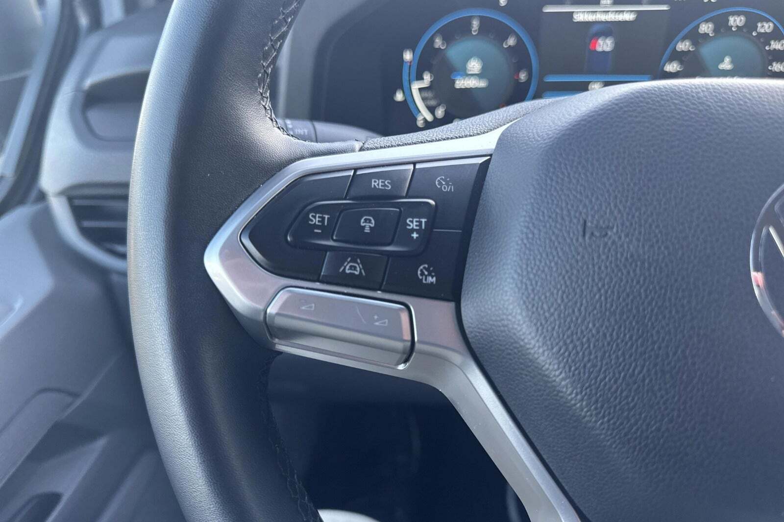 Hvid VW Transporter fra 2025