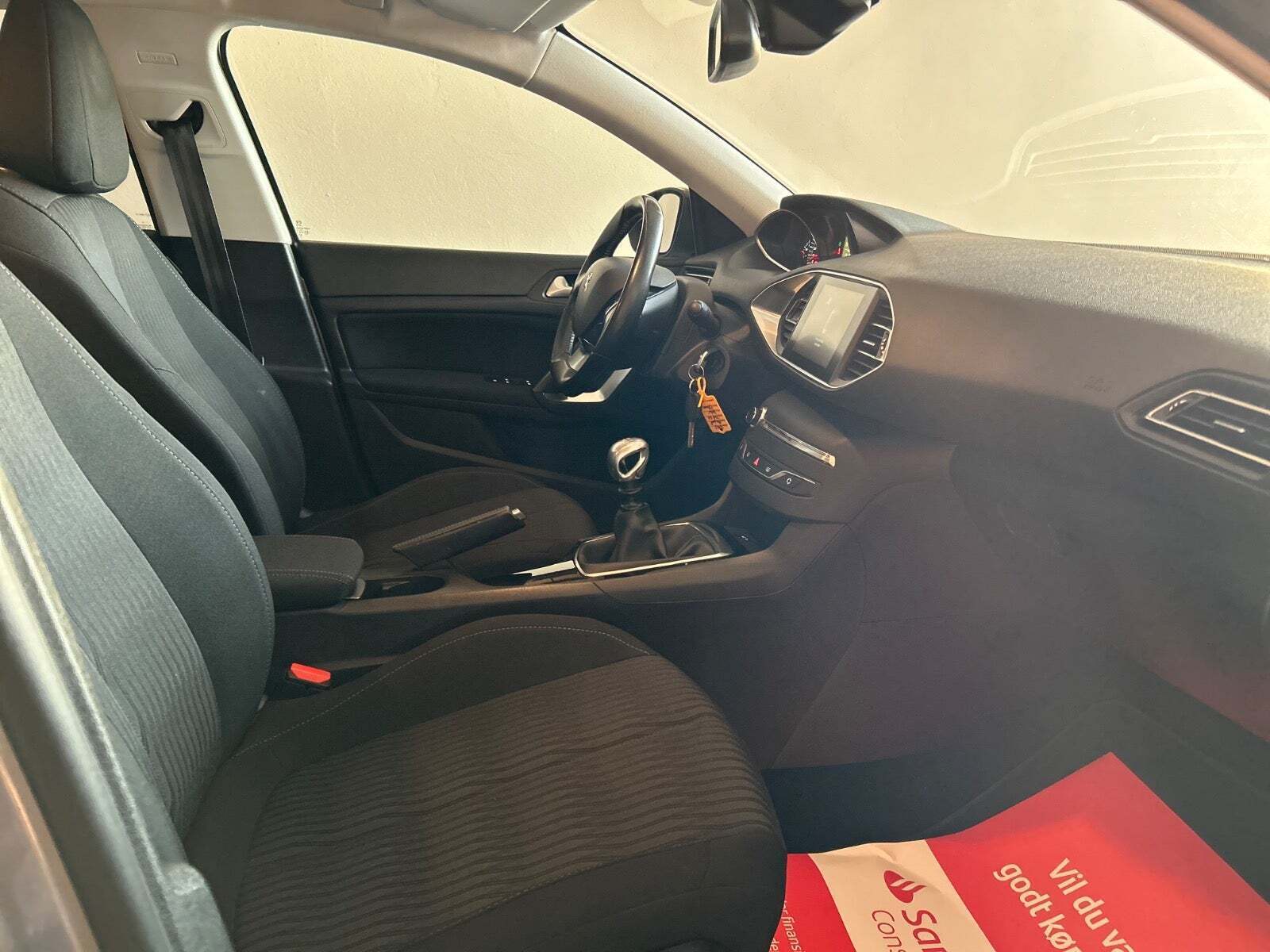 Sølv Peugeot 308 fra 2015