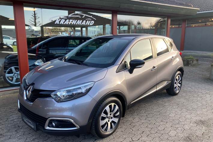 Grå Renault Captur fra 2017 set udefra