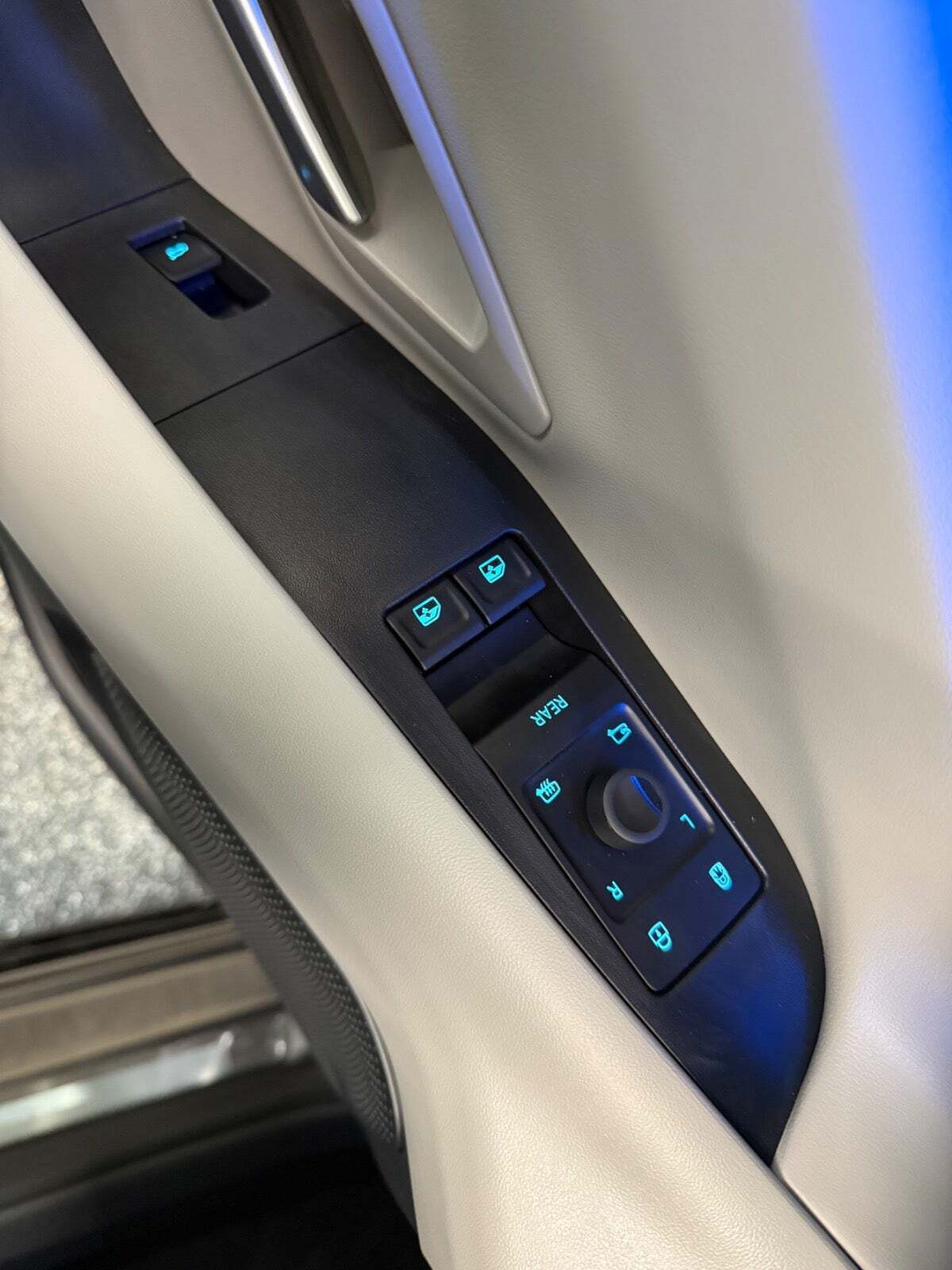 Grå Ford Capri fra 2024