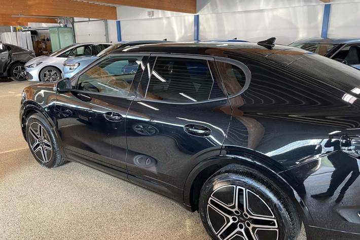 Sort Ford Capri fra 2024